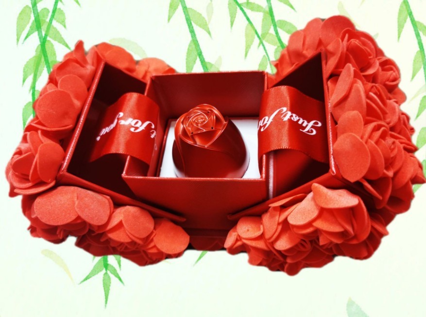 Metal Rose Jewelry Gift Box Necklace